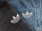 Calças jeans Adidas de corte amplo loose