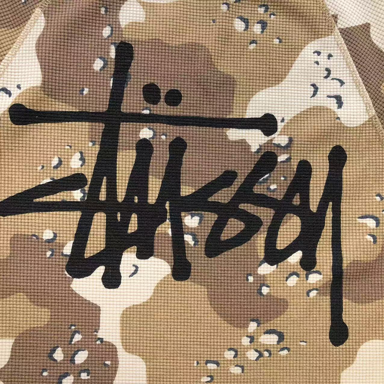 Camiseta térmica raglan camuflada Stussy