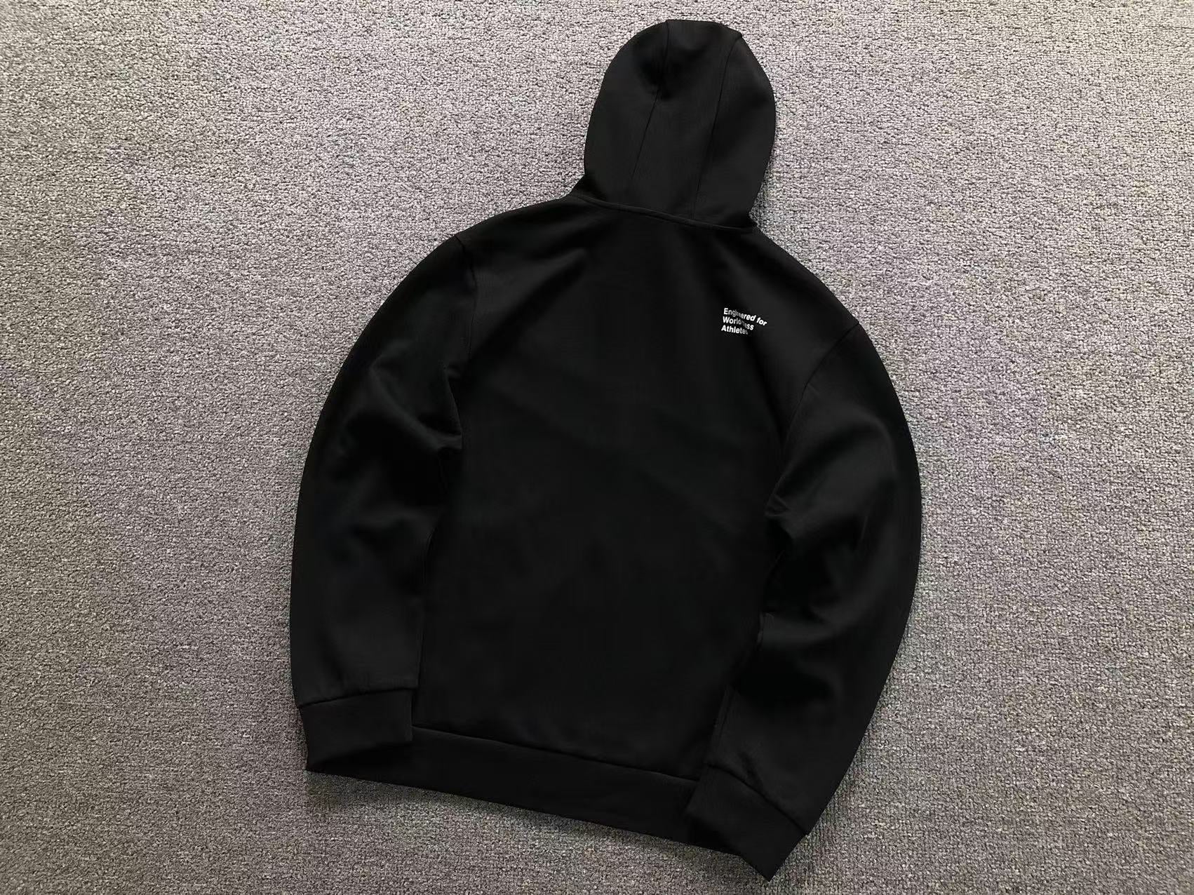 Casaco Nike com capuz modelo Nike Dri-FIT Energy