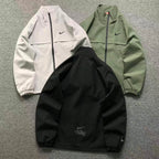 jaqueta é uma Nike Woven Jacket