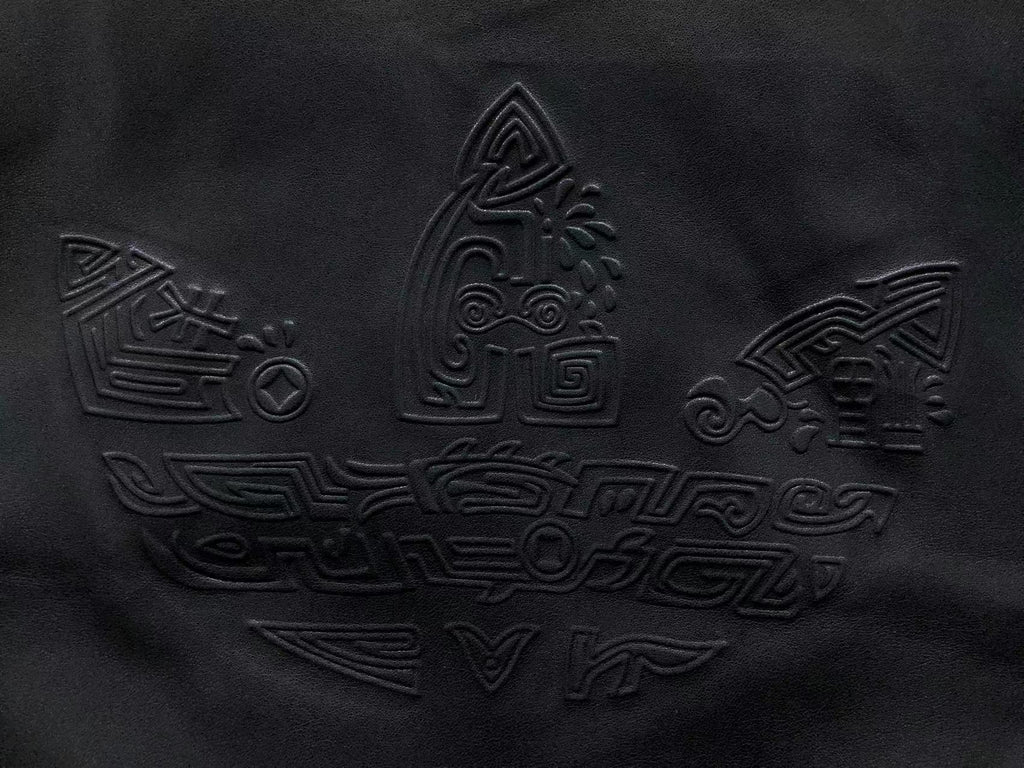 jaqueta Adidas preta de couro sintético