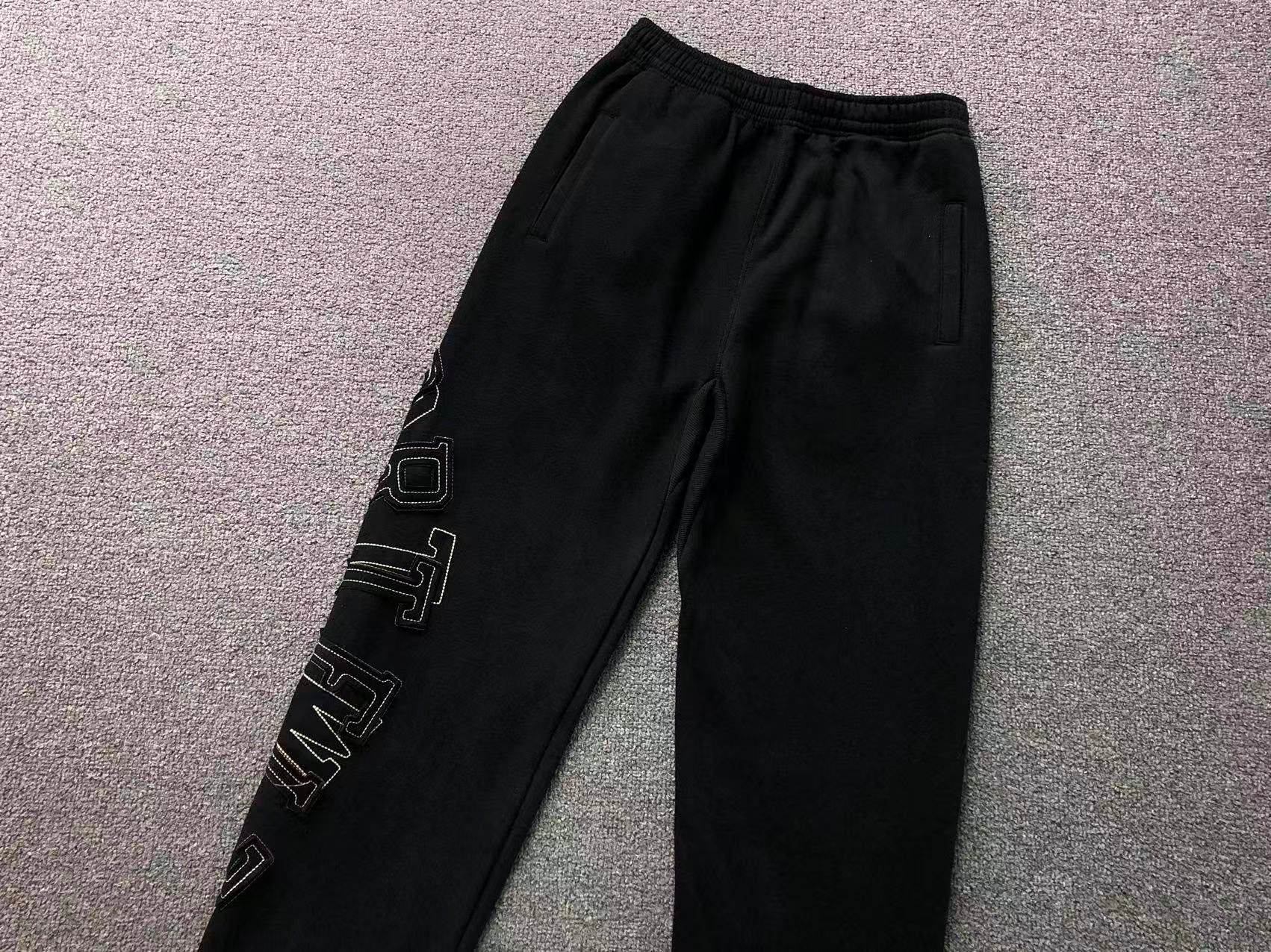 Calça Corteiz blackout
