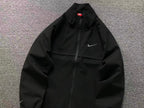 jaqueta é uma Nike Woven Jacket