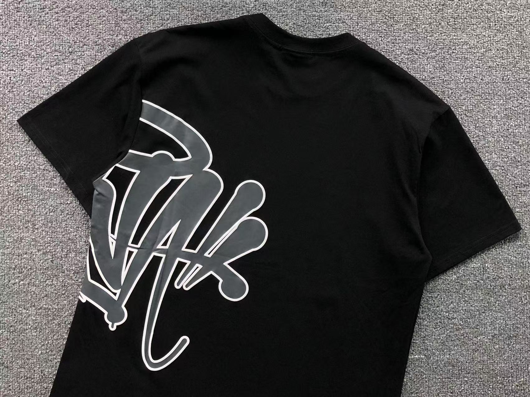 Camiseta Syna world