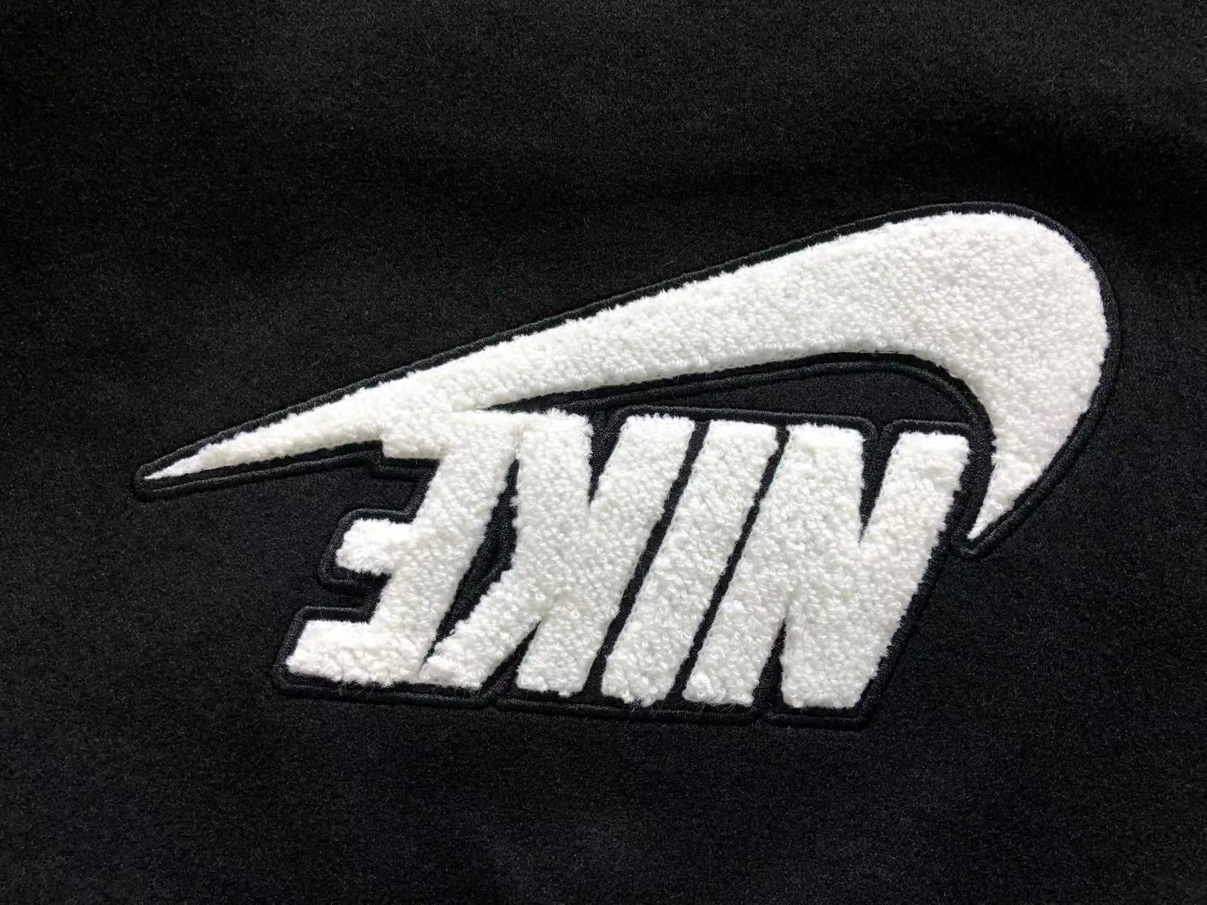 Jaqueta estilo varsity da Nike,
