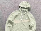 Casaco Nike com capuz modelo Nike Dri-FIT Energy