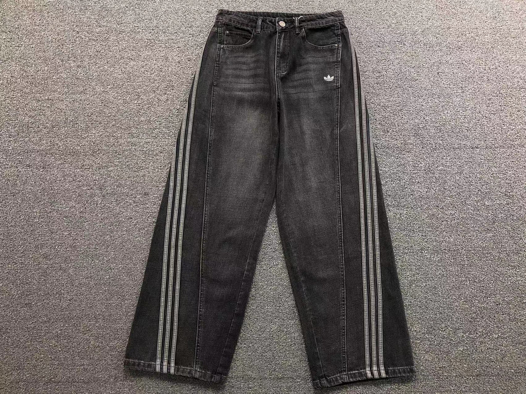 Calças jeans Adidas de corte amplo loose