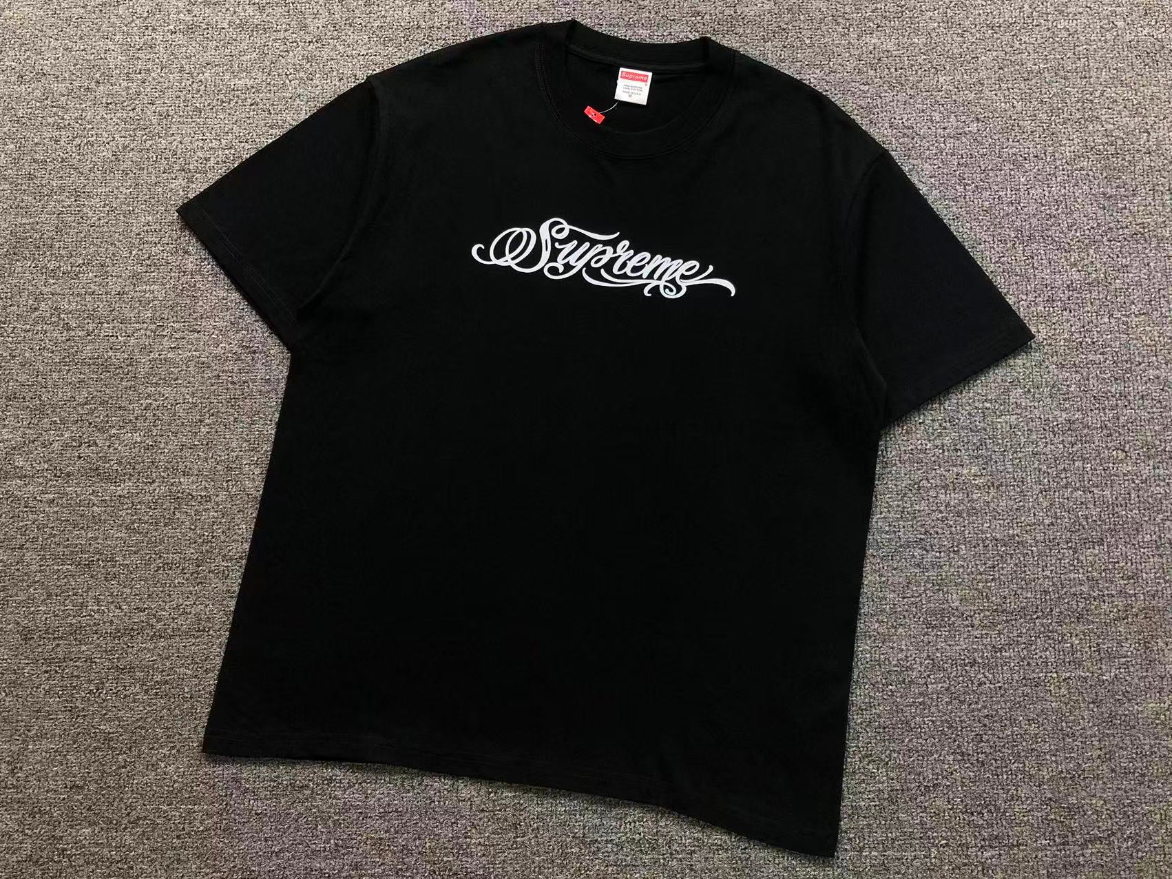 Camiseta Script Tee Supreme
