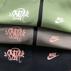 Blusa Syna x Nike Tech Fleece World