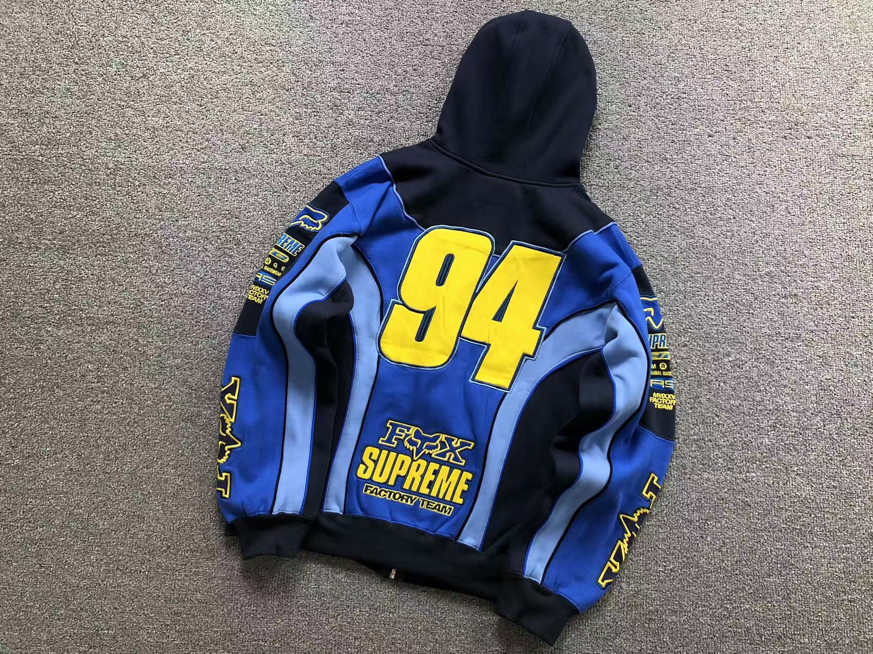 Moletom da colaboração Supreme x Fox Racing