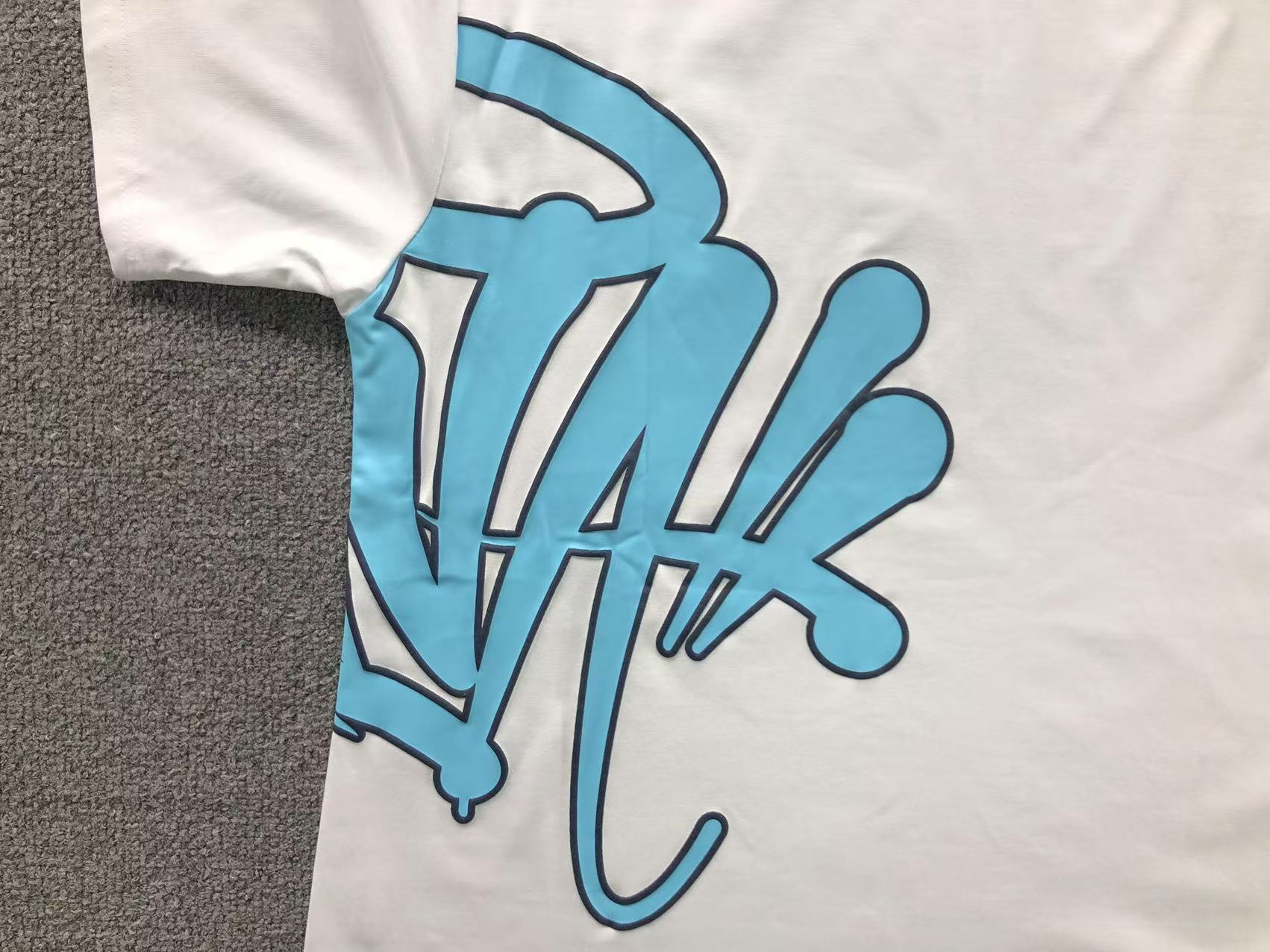 Camiseta Syna world