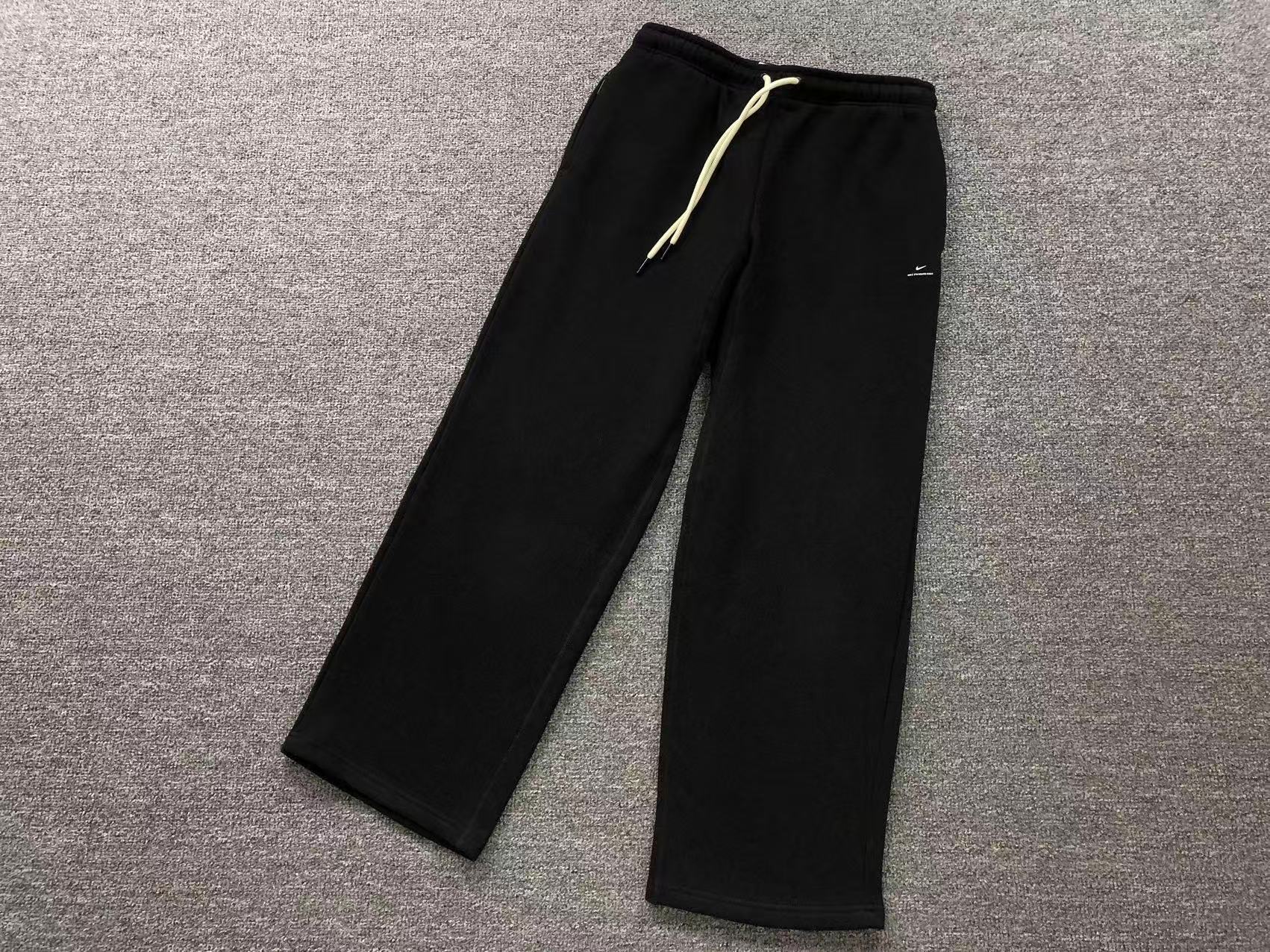 Calça moletom Nike Solo Swoosh