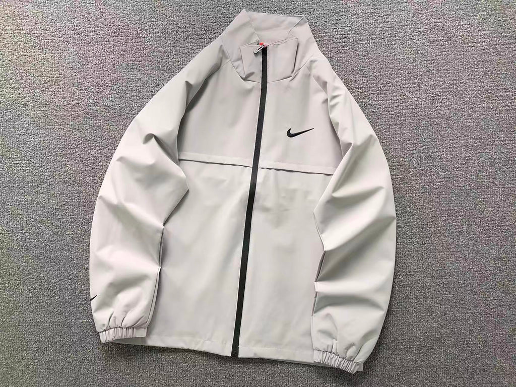 jaqueta é uma Nike Woven Jacket