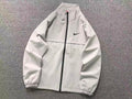 jaqueta é uma Nike Woven Jacket