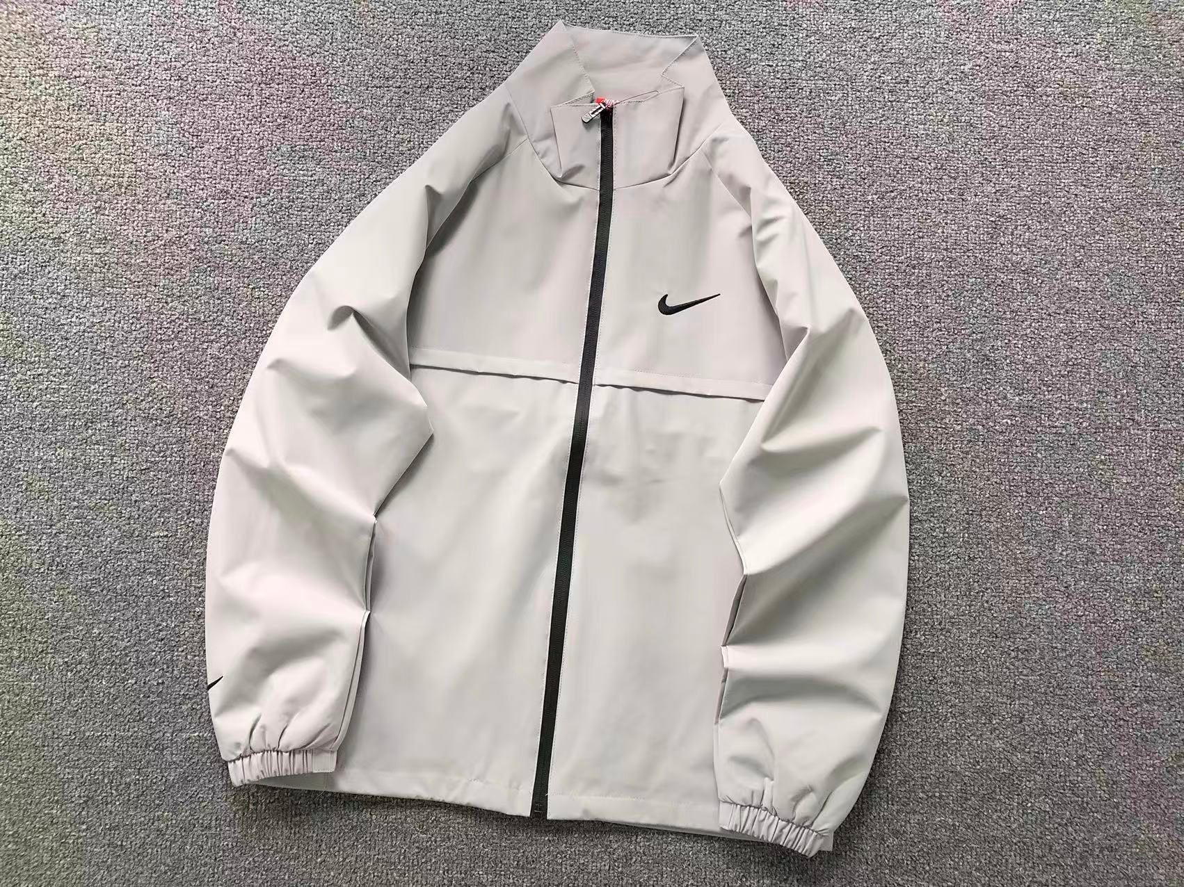 jaqueta é uma Nike Woven Jacket