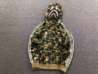 Blusa BAPE x adidas Shark Track Hoodie verde camuflado