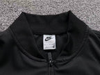 Jaqueta Nike modelo Sportswear Sport Essentials