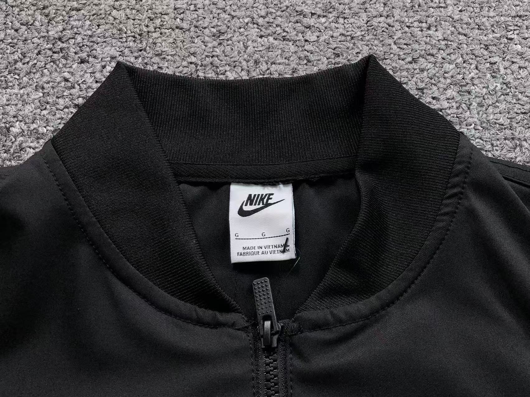 Jaqueta Nike modelo Sportswear Sport Essentials