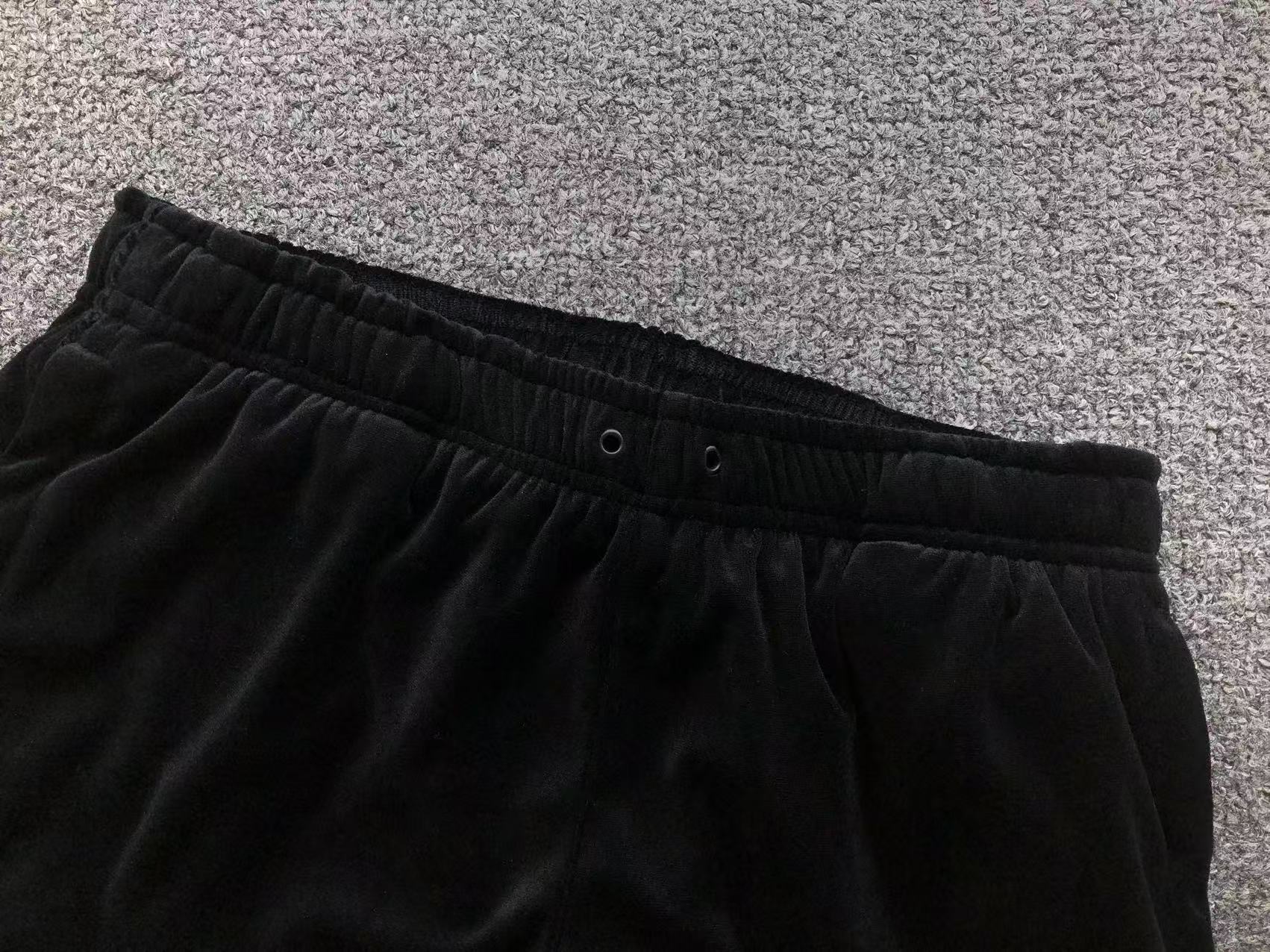 Calça de veludo Corteiz VVS Velour Jacket