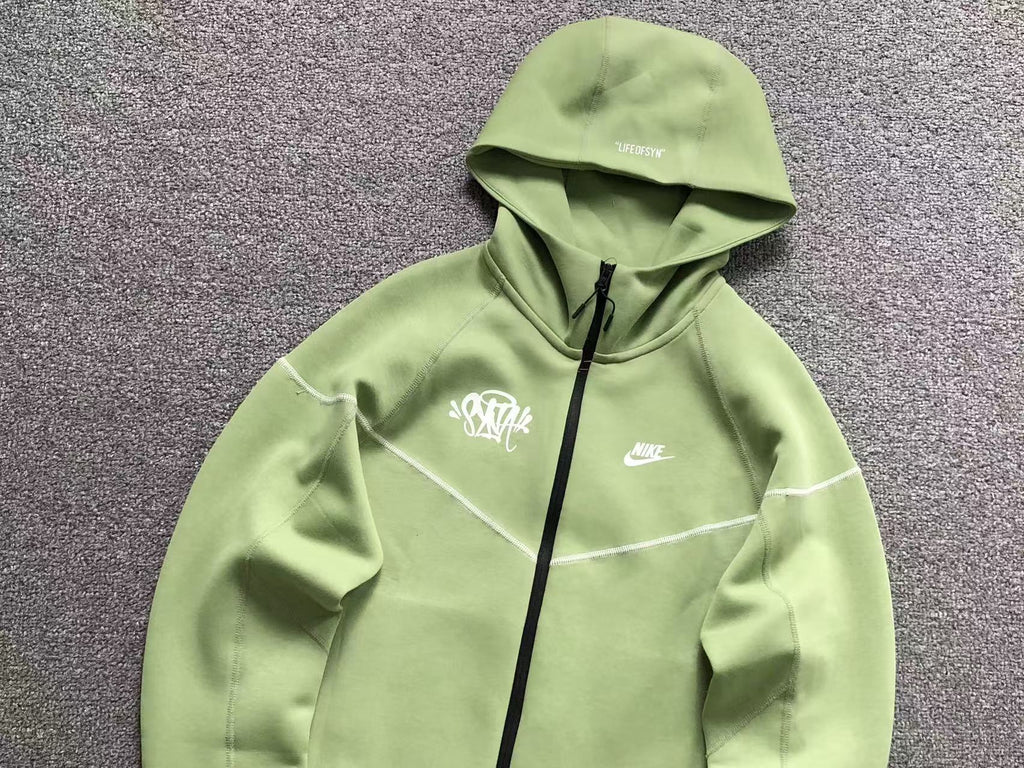 Blusa agasalho Nike x Syna World