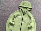 Blusa Syna x Nike Tech Fleece World