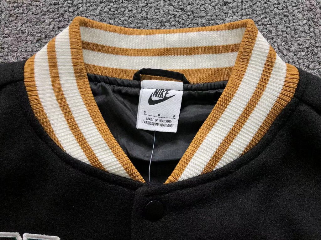Jaqueta estilo varsity da Nike,