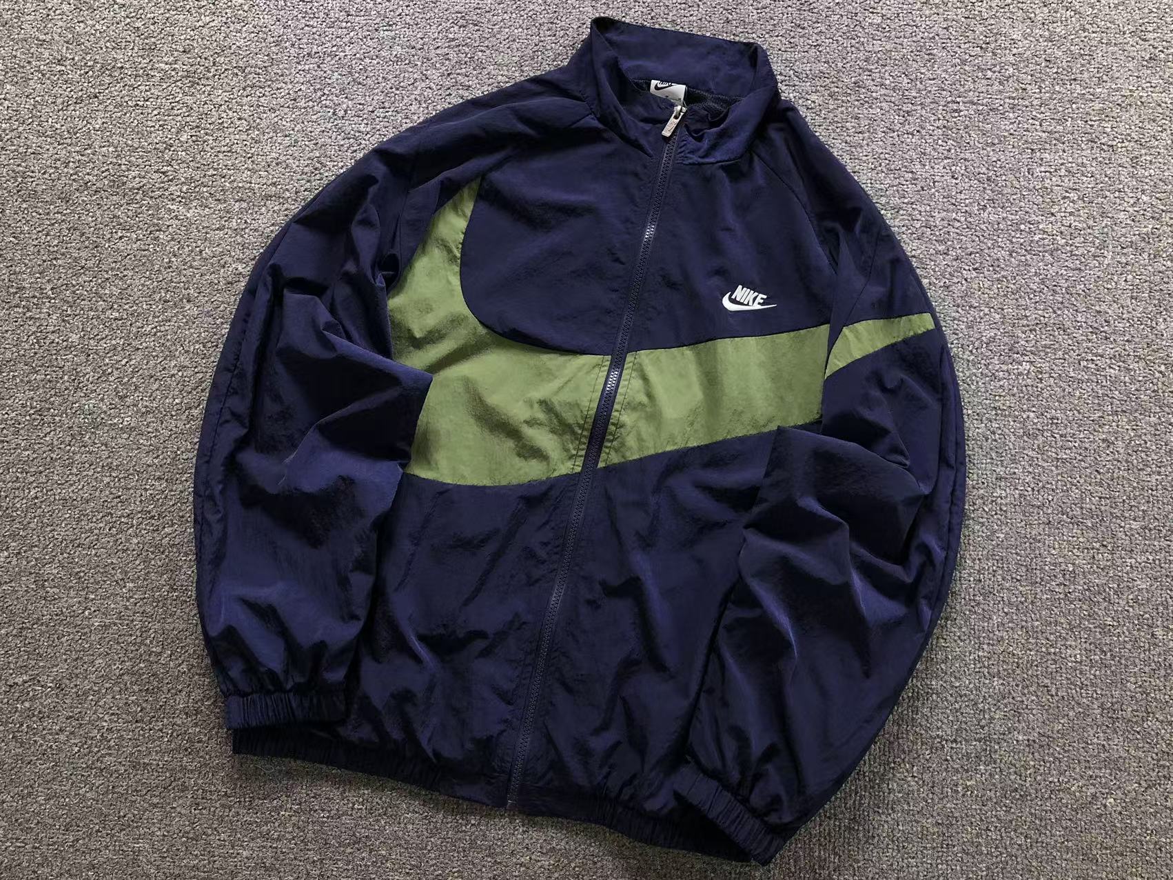 Blusa Nike Big Swoosh Woven