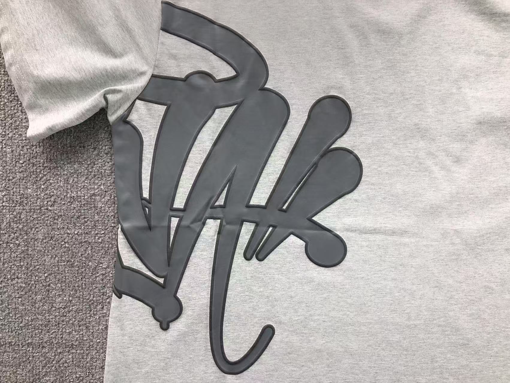 Camiseta Syna world