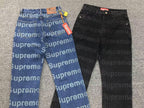 Calça Frayed Logos Regular Jean Supreme