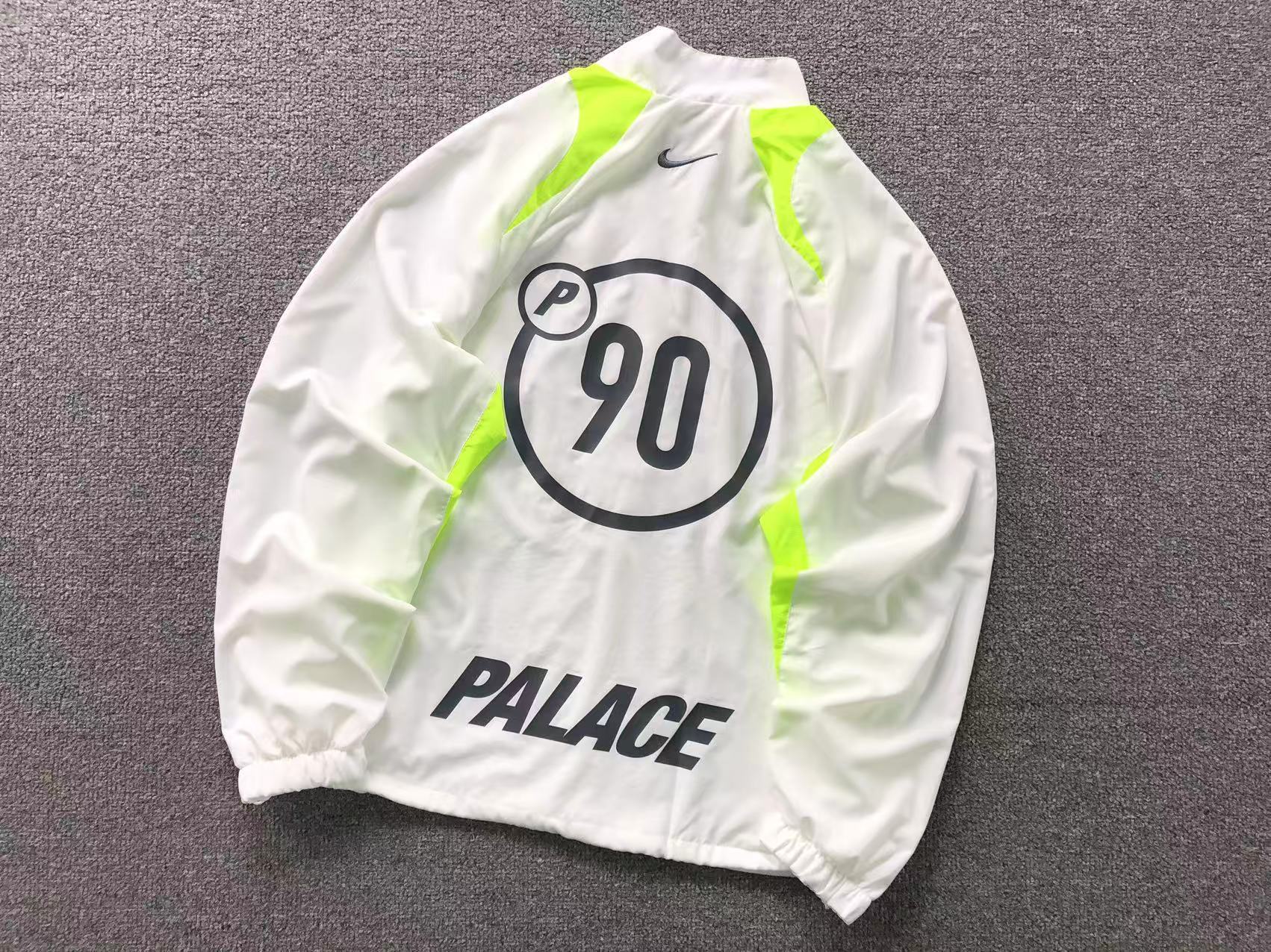 Blusa colaboração Palace x Nike Total 90