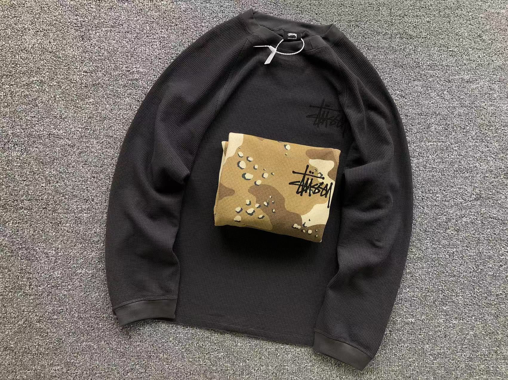 Camiseta térmica raglan camuflada Stussy