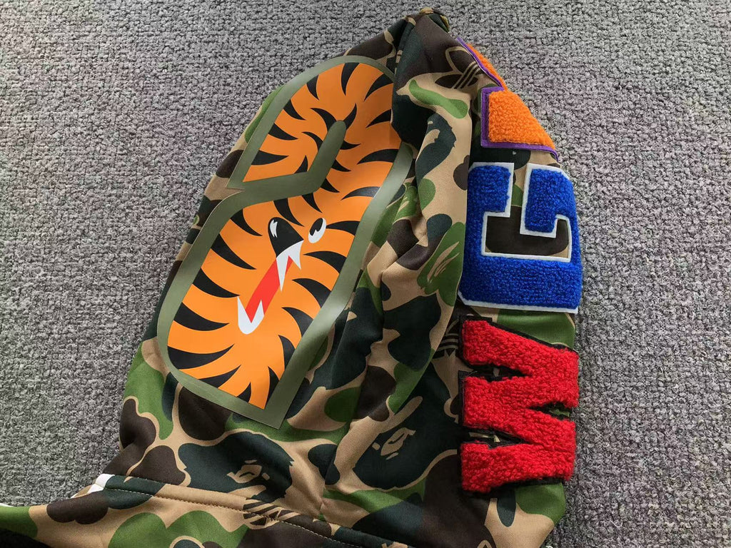 Blusa BAPE x adidas Shark Track Hoodie verde camuflado