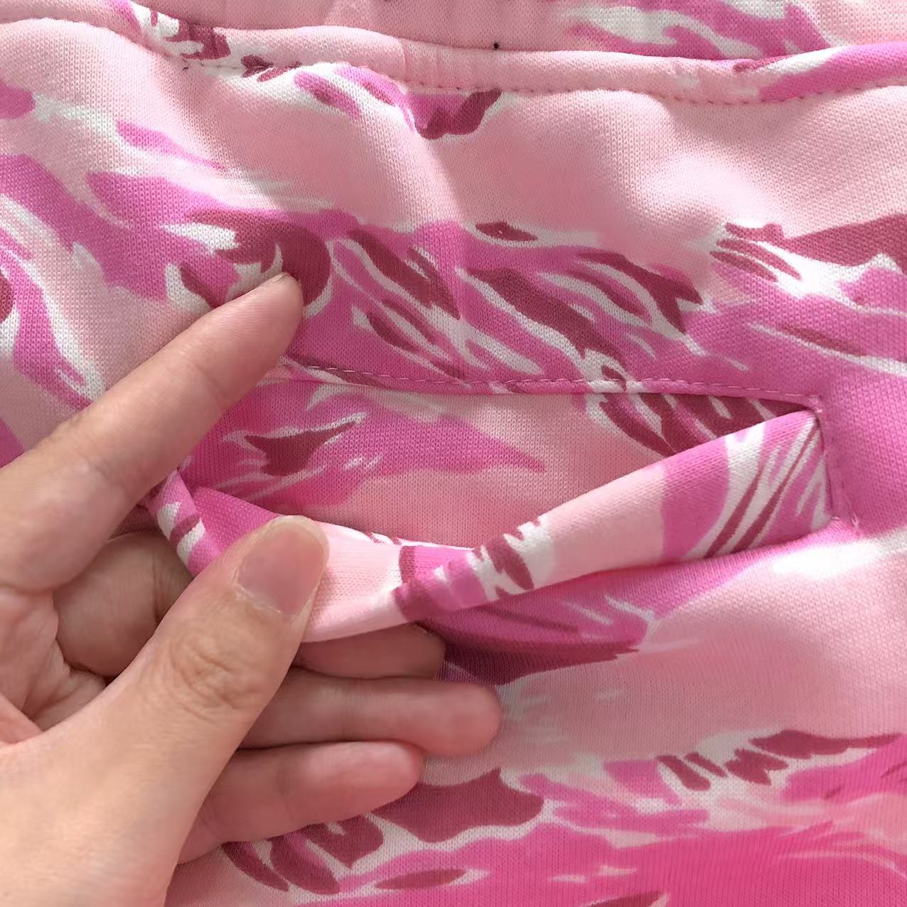 Calça moletom Corteiz Island Puff "Pink Tiger Camo"