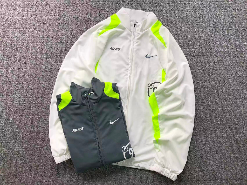Blusa colaboração Palace x Nike Total 90