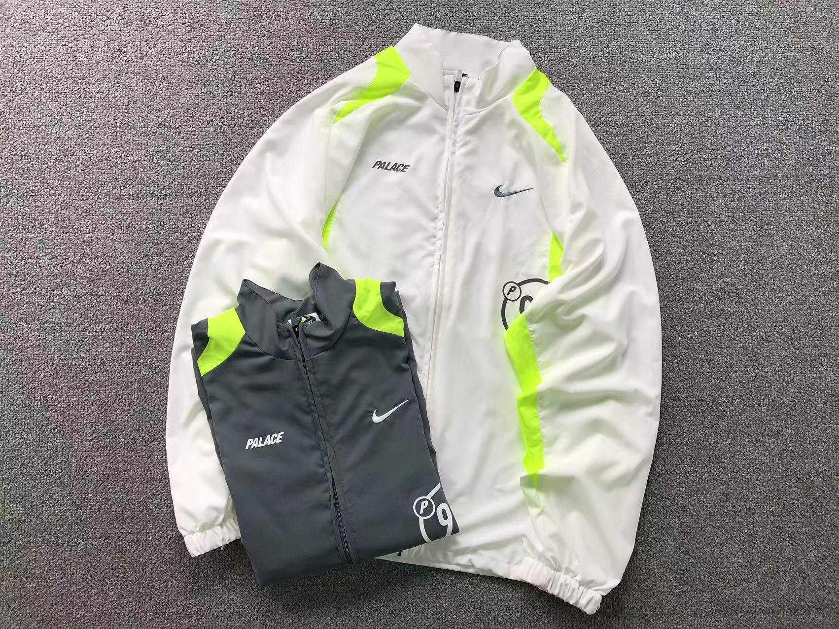 Blusa colaboração Palace x Nike Total 90