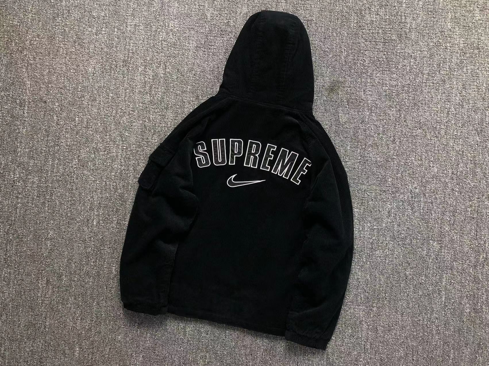 Jaqueta Supreme x Nike Arc Corduroy Hooded Jacket
