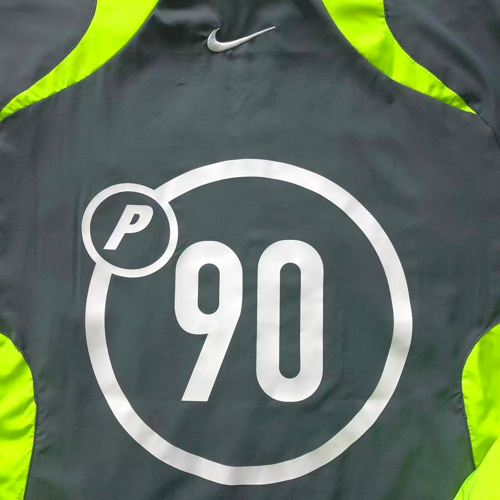 Blusa colaboração Palace x Nike Total 90