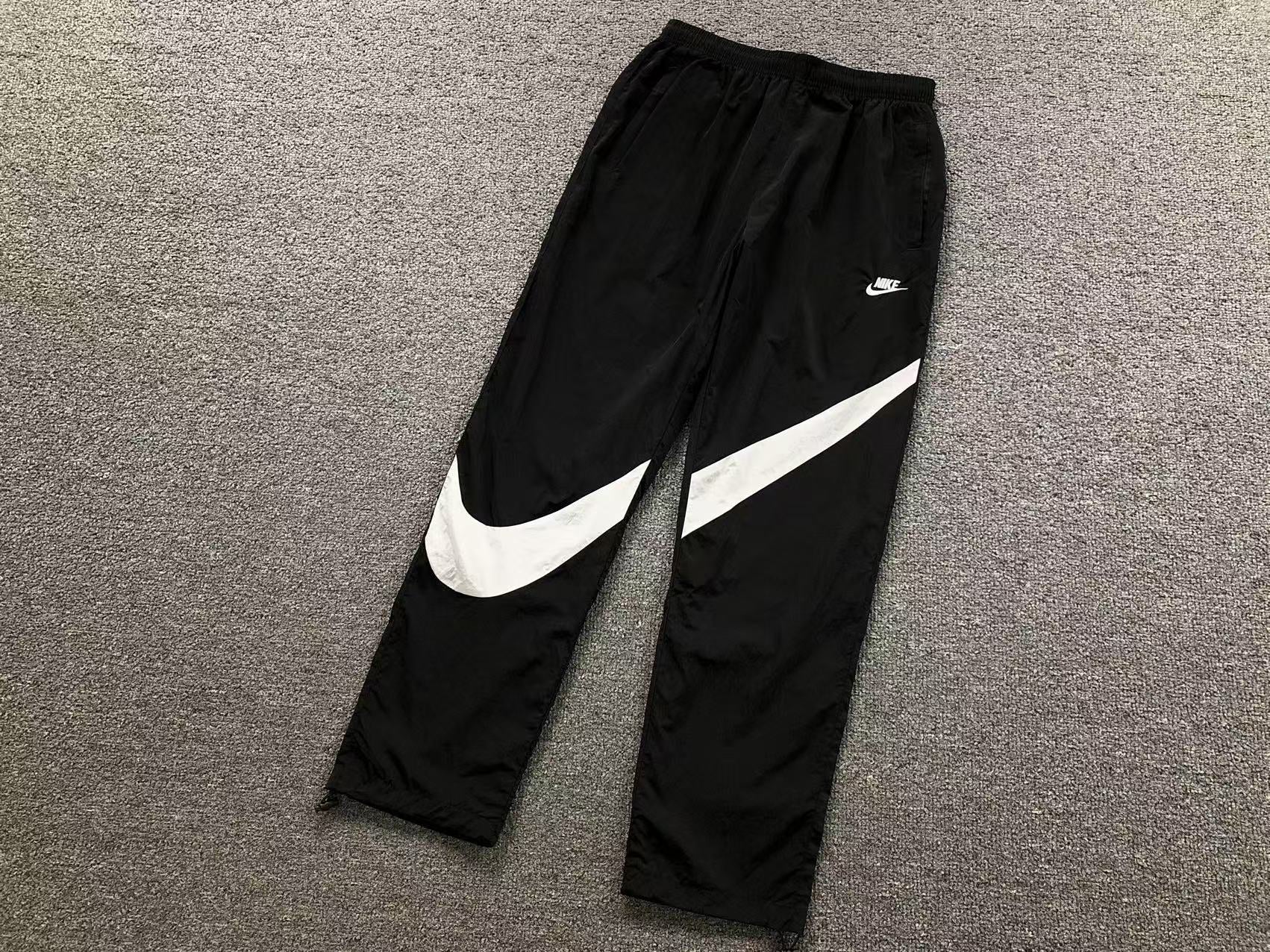 Calça Nike Big Swoosh Woven